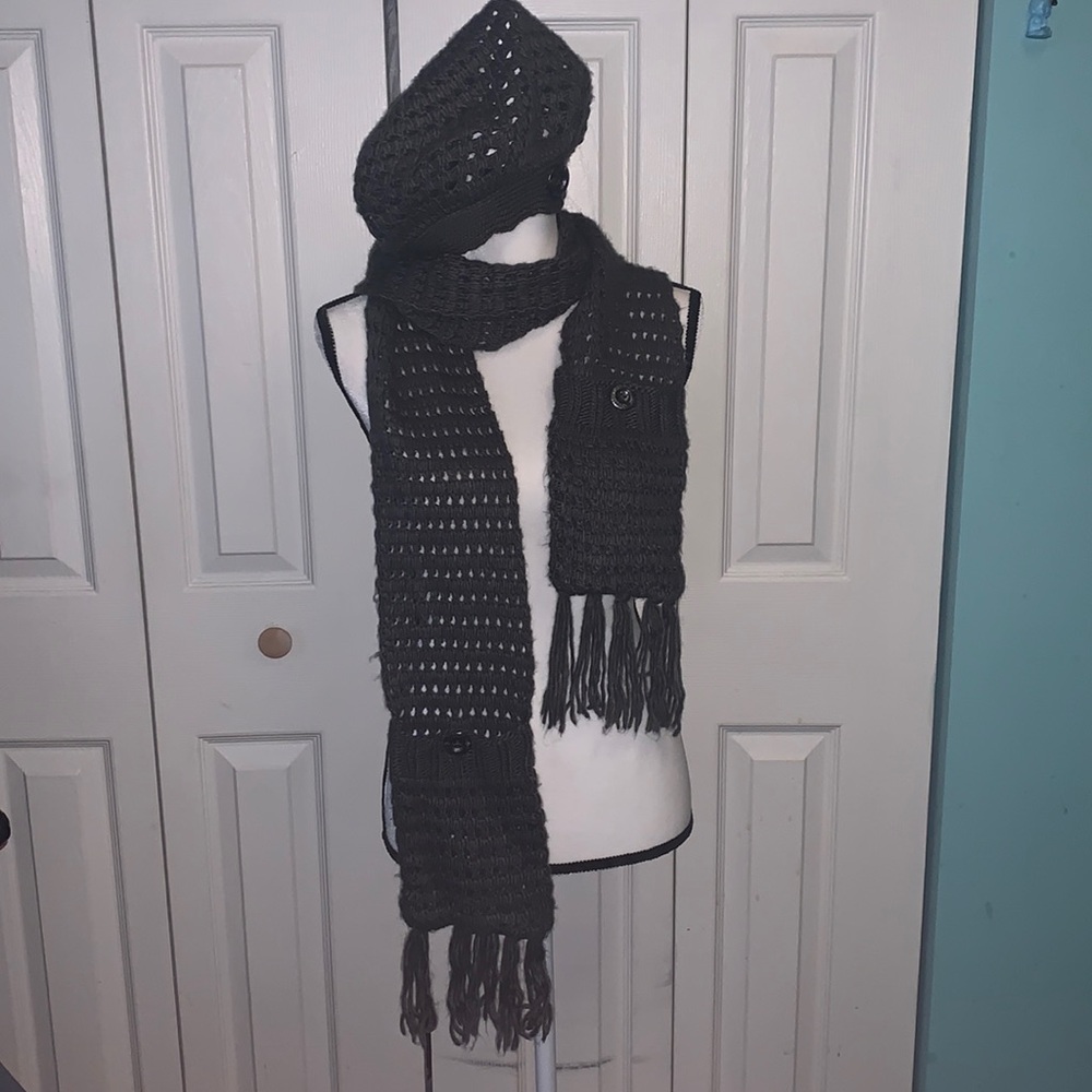 Vans beret and scarf set